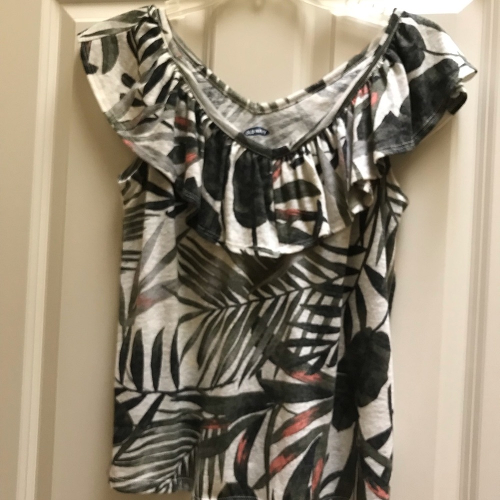 Old Navy sleeveless women’s top in Hawaiian pattern